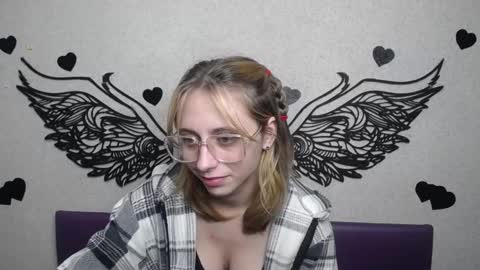 TracyLeeBB online show from November 18, 2025, 2:43 pm