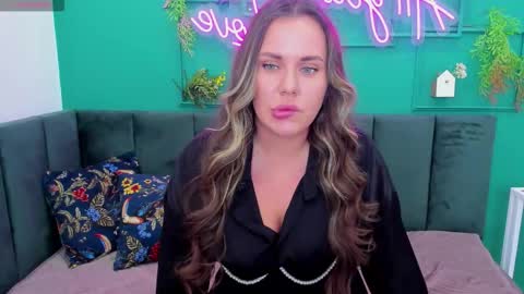 Snapshot of tracymooree chatting on November 9, 2025, 1:37 am Tracy online show from November 9, 2025, 1:37 am