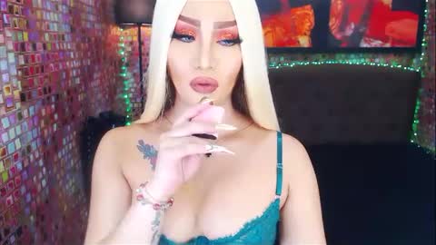 Snapshot of transplayfullolivia chatting on February 17, 2025, 10:03 pm KYLIE BELLA  TS online show from February 17, 2025, 10:03 pm