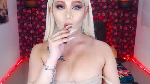 Snapshot of transplayfullolivia chatting on April 18, 2026, 7:58 pm KYLIE BELLA TS online show from April 18, 2026, 7:58 pm