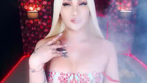 Snapshot of transplayfullolivia chatting on May 9, 2026, 2:17 am KYLIE BELLA TS online show from May 9, 2026, 2:17 am
