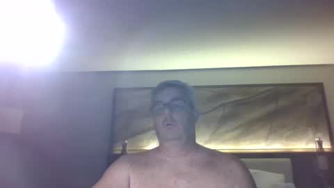 Snapshot of travelingman53 chatting on October 31, 2025, 3:40 am Travelingman53 online show from October 31, 2025, 3:40 am