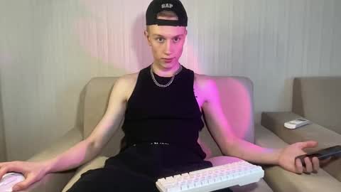 Travis online show from April 26, 2026, 9:18 am