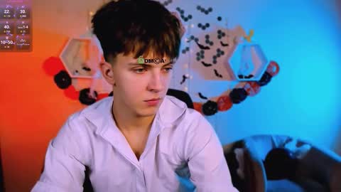 Travis online show from November 2, 2025, 7:49 pm