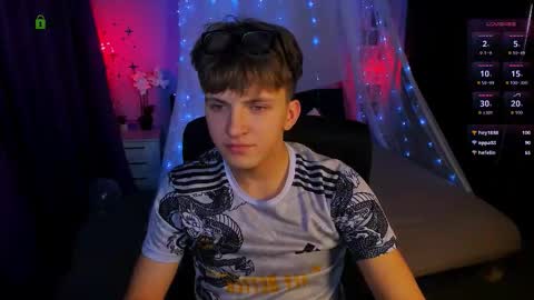 Travis online show from November 6, 2025, 8:10 pm