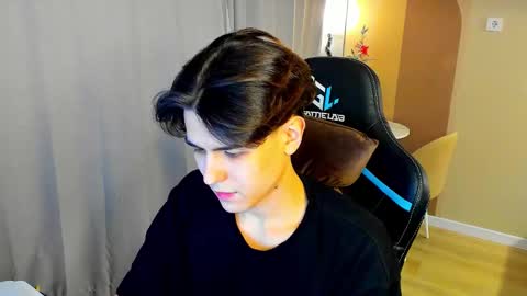 travisrivas online show from December 19, 2025, 5:31 pm