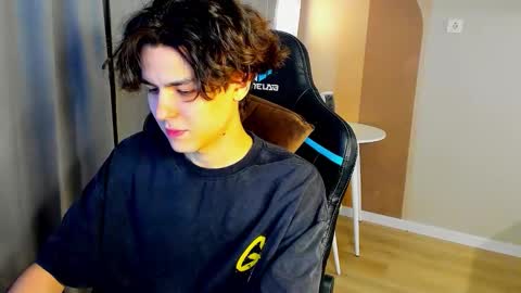 travisrivas online show from February 28, 2026, 4:02 am