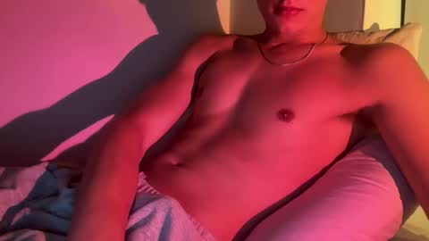 Snapshot of travvy19 chatting on February 17, 2026, 12:12 pm travvy19 online show from February 17, 2026, 12:12 pm