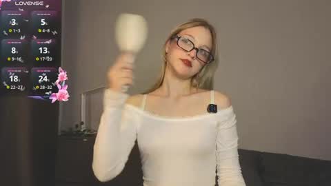 Snapshot of traxzbabe chatting on July 12, 2026, 5:04 pm traxzbabe online show from July 12, 2026, 5:04 pm