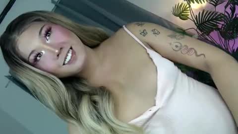 YOUR SLUT online show from May 14, 2026, 9:27 am