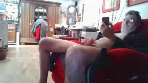 trebgeis1 online show from September 28, 2025, 5:02 am