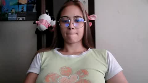 triana_bell online show from June 25, 2026, 4:44 pm