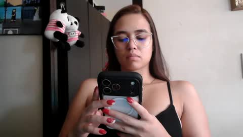 triana_bell online show from July 3, 2026, 4:57 pm
