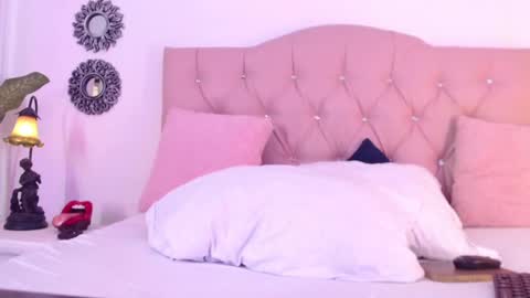 triana_crimson online show from January 30, 2025, 9:47 pm