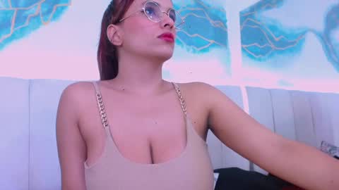 triana_crimson online show from September 20, 2025, 9:05 pm
