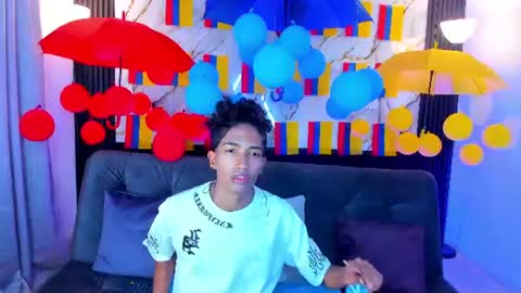 Snapshot of triiangel_latinboy chatting on June 18, 2026, 12:09 pm Johan online show from June 18, 2026, 12:09 pm