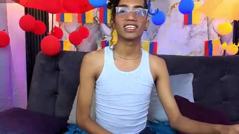 Snapshot of triiangel_latinboy chatting on July 9, 2026, 12:42 pm Johan online show from July 9, 2026, 12:42 pm
