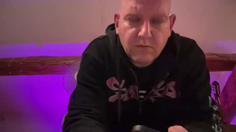 Snapshot of tritonspace chatting on September 26, 2025, 2:37 am Triton online show from September 26, 2025, 2:37 am