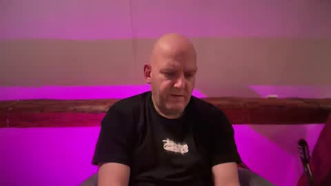 Snapshot of tritonspace chatting on October 24, 2025, 5:04 am Triton online show from October 24, 2025, 5:04 am