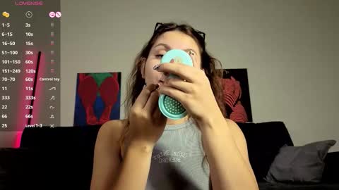 trixibell online show from October 3, 2025, 4:20 am