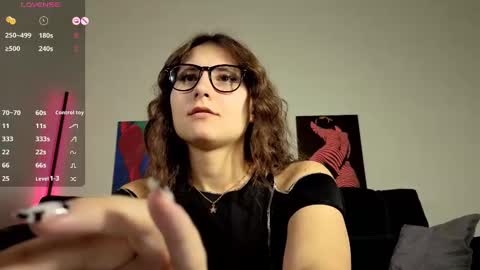 trixibell online show from October 4, 2025, 4:10 am