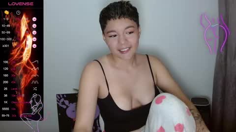 Snapshot of trixie_tangg chatting on February 14, 2025, 11:42 pm Kitty online show from February 14, 2025, 11:42 pm