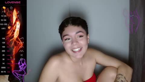 Snapshot of trixie_tangg chatting on February 25, 2025, 1:09 am Kitty online show from February 25, 2025, 1:09 am