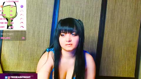 trixiedoescamcam online show from October 29, 2025, 10:44 pm