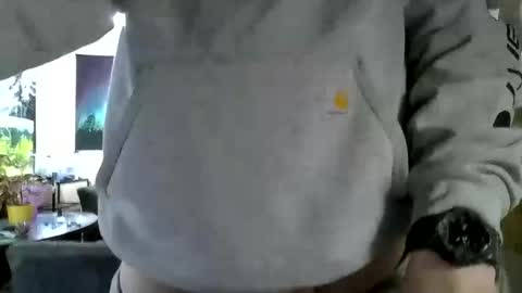 tross9090 online show from February 12, 2025, 11:09 pm