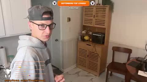 Snapshot of trystoph chatting on November 16, 2025, 1:49 pm Treistoph online show from November 16, 2025, 1:49 pm