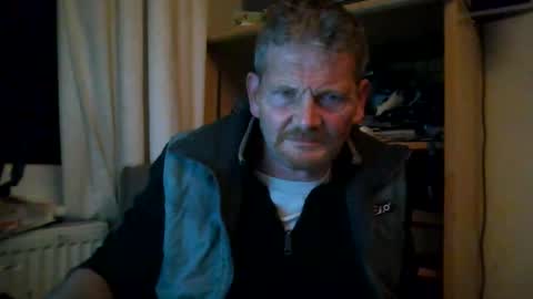 Snapshot of ttb2769 chatting on December 8, 2024, 5:33 pm ttb2769 online show from December 8, 2024, 5:33 pm