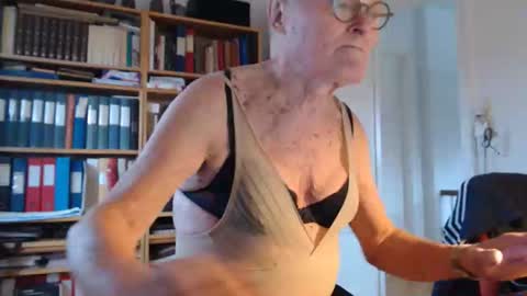 FINN but call me NANNA online show from November 14, 2025, 1:54 pm