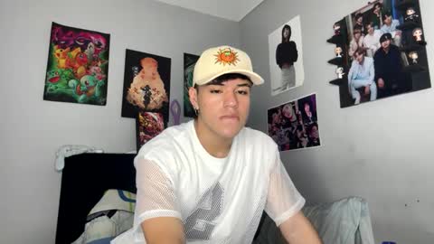 Snapshot of tuenkim_ chatting on December 23, 2024, 5:06 am tuenkim_ online show from December 23, 2024, 5:06 am