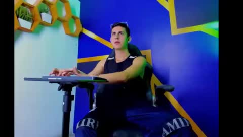 twink_scott19 online show from October 18, 2025, 8:31 pm