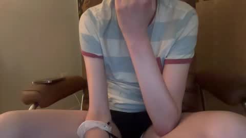 twinkie_lad117 online show from October 4, 2025, 7:17 am