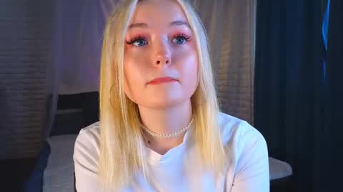 Snapshot of twinklefluff chatting on March 7, 2025, 4:24 am twinklefluff online show from March 7, 2025, 4:24 am