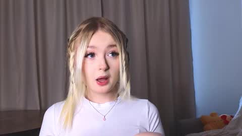 twinklefluff online show from February 4, 2026, 5:13 am