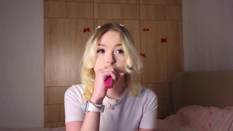 twinklefluff online show from February 15, 2026, 4:03 pm