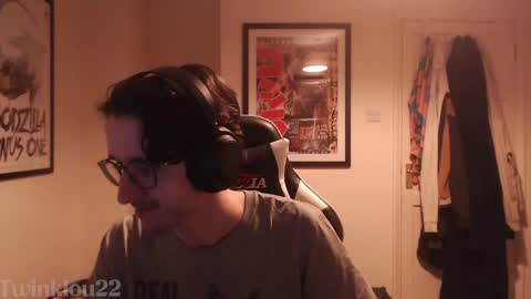 Snapshot of twinklou22 chatting on April 9, 2026, 10:15 pm Lou online show from April 9, 2026, 10:15 pm