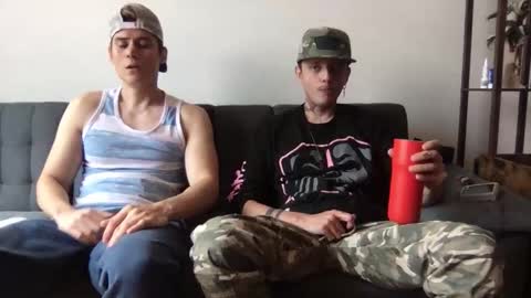 Derrick online show from November 1, 2025, 7:16 pm