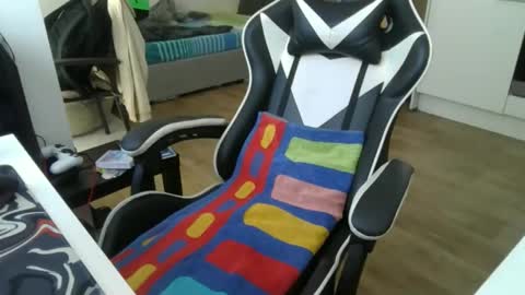 omo online show from March 26, 2026, 12:00 pm