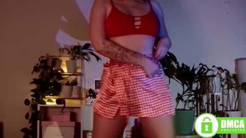 Snapshot of twix_girl chatting on March 4, 2025, 7:01 pm Stranger online show from March 4, 2025, 7:01 pm