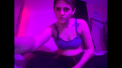 twizzler_twizzle online show from February 18, 2026, 6:59 pm