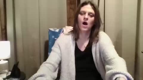 twizzler_twizzle online show from March 6, 2026, 4:53 am