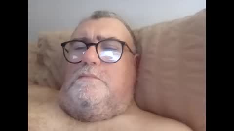 twohats2810 online show from February 4, 2026, 4:35 pm