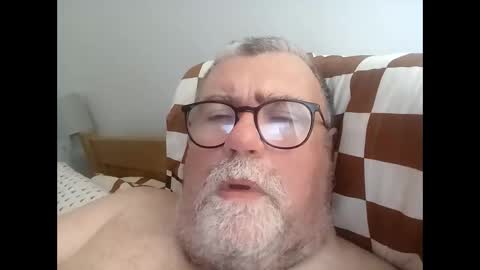 twohats2810 online show from June 6, 2026, 10:42 am