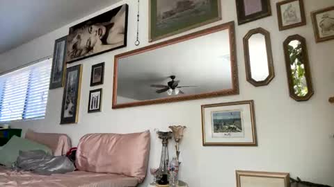 tylababyy online show from November 19, 2025, 6:41 pm