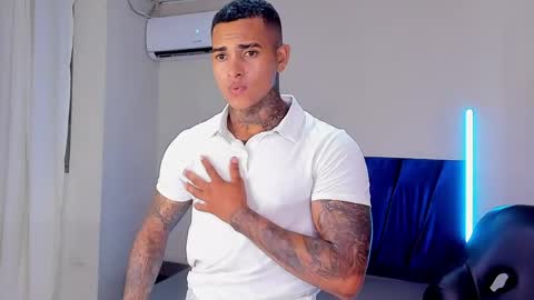 tyler_bell_ online show from April 9, 2026, 4:01 am