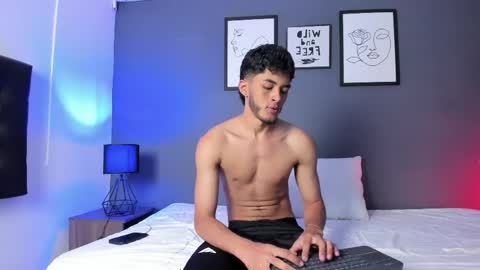 Snapshot of tyler_fox_ chatting on April 20, 2026, 9:16 pm Tyler Fox online show from April 20, 2026, 9:16 pm