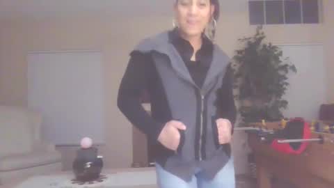 Snapshot of uandme_baby chatting on January 4, 2025, 5:27 am Azelia B online show from January 4, 2025, 5:27 am